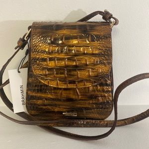 The Everlee is a vintage-inspired crossbody with a curvy silhouette. Brand New